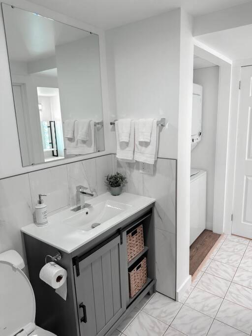 The Victoria Suite In Elora- King Bed Екстер'єр фото